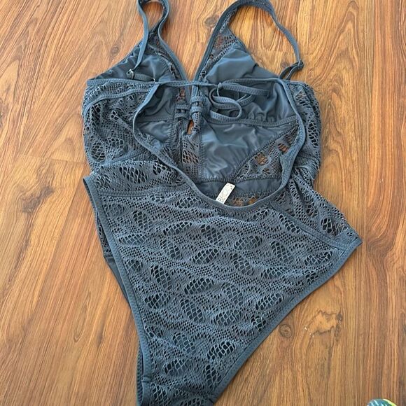 Becca gray lace swimsuit size large/extra large - Picture 2 of 5